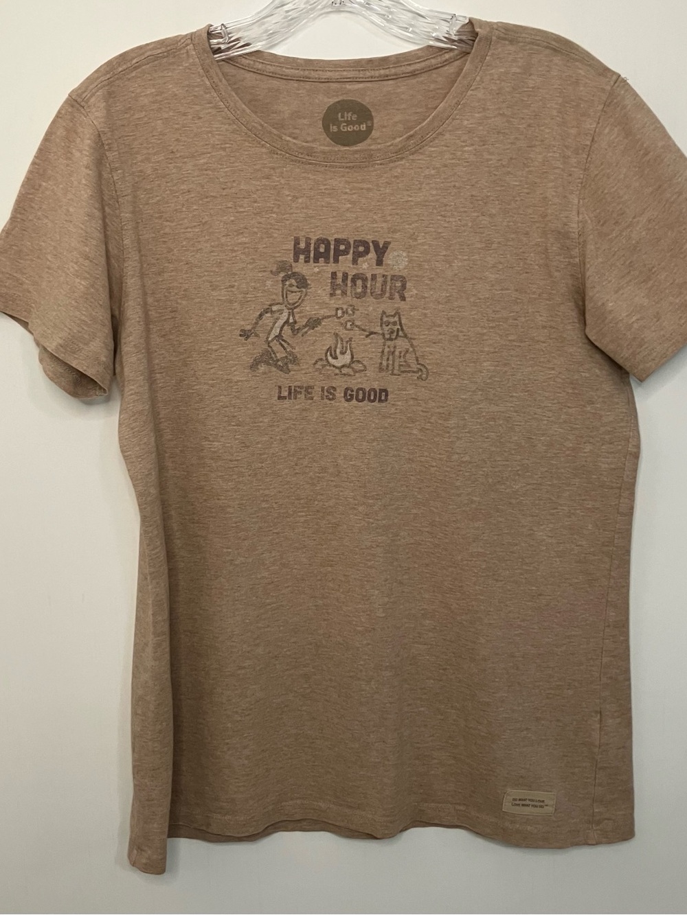 Life Is Good Women’s Medium Short Sleeve Tee Happy Hour Brown Dog Camping